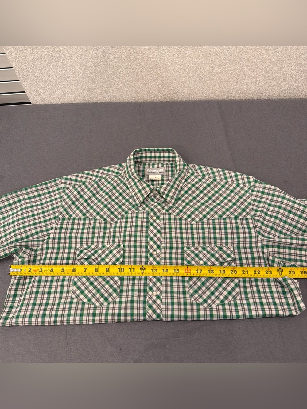 Wrangler Green and White Plaid Short-Sleeve Button-Down Shirt - Picture 4 of 4